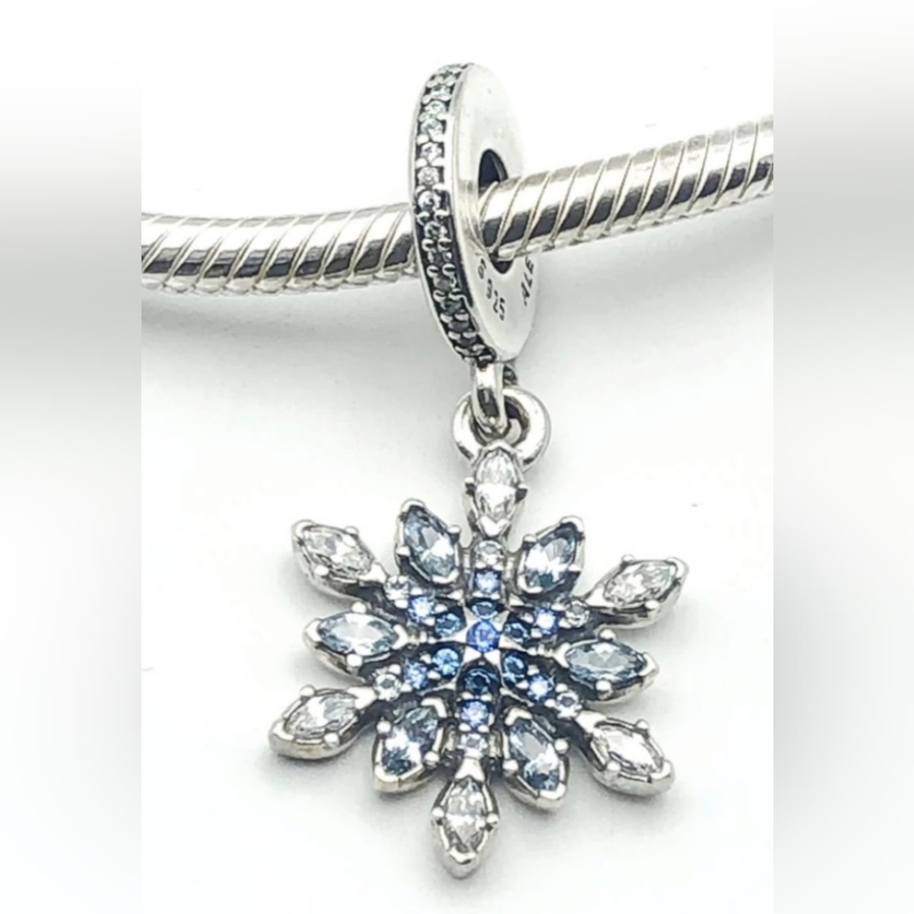 Pandora Sparkling Snowflake Dangle